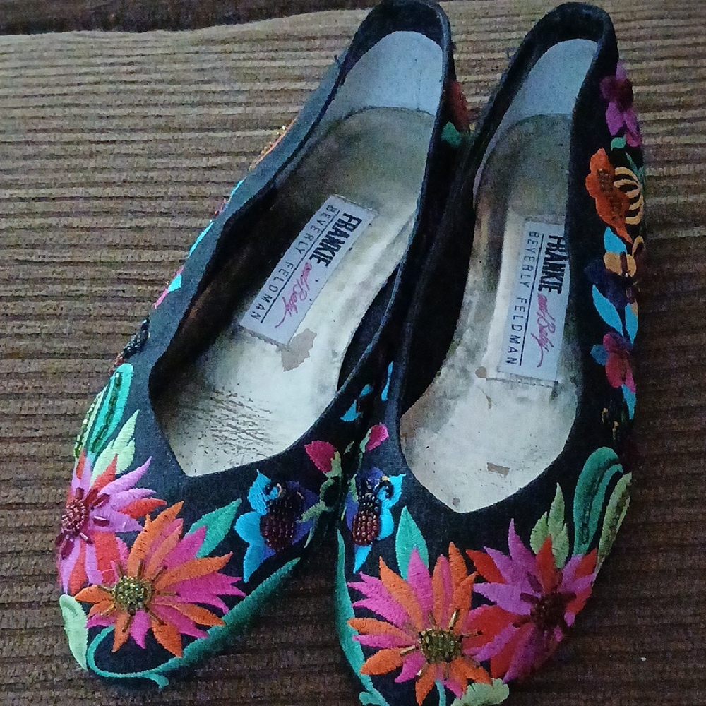 Beverly Feldman Black Floral Embroidered Ballet Flats